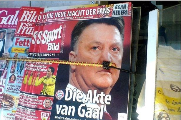 Di Loper Koran, Louis van Gaal Mirip Adolf Hitler